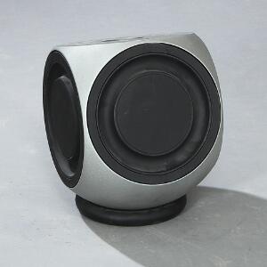 Bang  Olufsen Beolab 2. Aktiv sølvfarvet subwoofer.