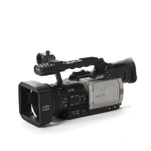 Panasonic digital videokamera AG-DVX100 med Leica Dicomar 4.5-45mm 11.6 objektiv. Inklusiv kuffert med diverse tilbehør.