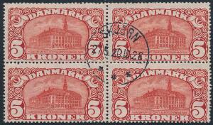 1915. 5 kr. Posthus, brunrød. Vm.IV. 4-BLOK med 2 varianter 81x KJØBFNHAVN og 81t HVID KNOP PÅ NEDRE VENSTRE SNONING. Smukt stemplet i SKJERN 27.5.20. AFA 1