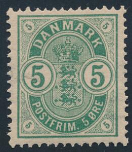 1882. 5 øre, grøn. Små tal. Smukt og velcentreret postfrisk eksemplar. AFA 6000. Attest Møller