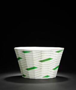 Bodil Manz Stor, sekstenkantet skål af porcelæn. H. 31,2.