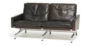 Poul Kjærholm PK-312. To-personers sofa med stel af forkromet stål. Sider, ryg samt løse hynder betrukket med brunt skind. L. 137.