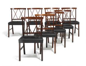 Ole Wanscher Et sæt på otte sidestole af palisander med krydssprosser i ryg, sæde med betræk af sort skind. 8