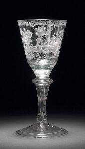 Danziger Kelchen vinglas cuppa slebet med kronet monogram RW og arbejder ved essen, samt nr 6. Norge 1760-1775. H. 18,5 cm.