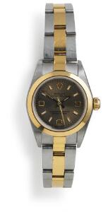 Rolex Damearmbåndsur af guld og stål. Model Oyster Perpetual, ref. 76183. Chronometer certificeret automatisk værk. 2003.