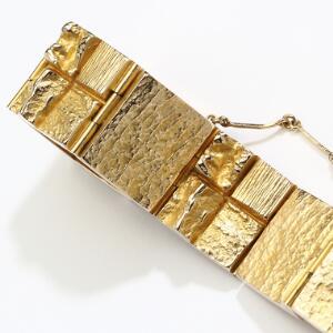 Lapponia Armbånd af 14 kt. satineret guld. L. 20 cm. Vægt 56 gr. Original smykkepose medfølger. Finland, 1976.