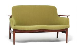 Finn Juhl FJ 53. To-pers. sofa med stel af teak. Sider, sæde og ryg betrukket med grønt stof. L. 126.