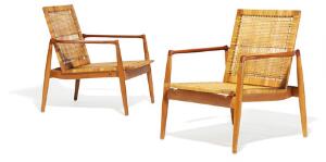 Finn Juhl Et par lænestole af patineret eg, armlæn af teak. Sæde og ryg udspændt med spanskrørsflet. Model SW 96. 2