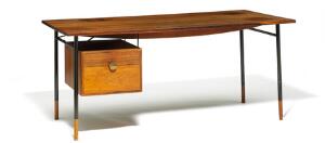 Finn Juhl Fritstående skrivebord af palisander med stel af blåneret stål, front med svævende skuffemodul. Udført hos Bovirke.