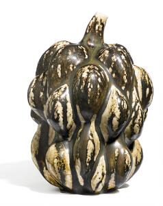 Axel Salto Frugtformet vase af stentøj modelleret med lille munding. Dekoreret med solfataraglasur. Sign. Salto, Kgl. P. H. 22.