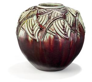 Axel Salto Vase af stentøj modelleret med levende sten. Dekoreret med okseblodsglasur. Sign. Salto, 20561. Kgl. P.