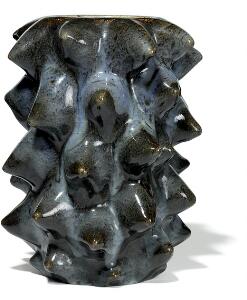 Axel Salto Vase af stentøj modelleret i spirende stil. Dekoreret med blå sommerfuglevinge glasur. Sign. Salto, 20810. Kgl. P. Udført 1966. H. 25.