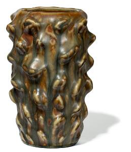 Axel Salto Vase af stentøj modelleret i spirende stil. Dekoreret med grøn og brun glasur. Sign. Salto, Kgl, P. H. 19.