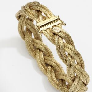 Gucci Armbånd af 18 kt. satineret flettet guld. L. 18 cm. Vægt 38 gr. Original æske medfølger. Ca. 1980-90.