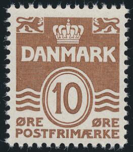 1938. Bølgelinie. 10 øre, brun, type II. Variant DOBBELTPRÆG. Sjælden postfrisk variant. AFA 6000. Attest Nielsen.