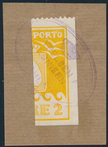 1915. 2 øre, gul. HALVERET mærke, UTAKKET PÅ 2 SIDER, på lille brevklip, annulleret med violet ovalt stempel. Sjælden. AFA 6000