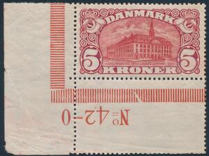1915. 5 kr. Posthus, brunrød. Vm.IV. Postfriskt LUXUS-mærke med perfekt centrering og fuld nedre hjørnemarginal 42-O