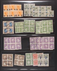 1895-1969. Stort lagerparti i 4 store album med hovedsageligt postfrisk materiale incl. mange stålstiksmærker i antal, 4-blokke m.m.
