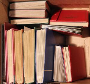 World. Box with mostly unmounted mint stamps and sets from different countries in 12 stockbooks. Please inspect