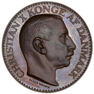 9 april 1940, prøveeksemplar i bronce, 31 mm, 11,5 g, uhyre sjælden. Se Johan Chr. Holm Danmarks Krigsmedailler nr. 16. Blåpatineret pragteksemplar