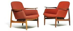Finn Juhl FJ 53. Et par lænestole af palisander. Sider, sæde og ryg betrukket med rustrødt stof. 2