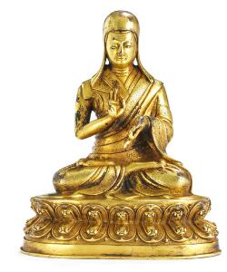 Sakya Pandita Kunga Gyaltsen lama af forgyldt bronze, siddende i mediterende stilling. Tibet 18. årh. H. 12,5 cm.