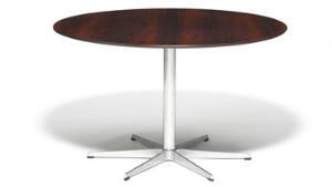 Arne Jacobsen Spisebord opsat på sekspas stjernefod af stål. Cirkulær top af palisander. Udført hos Fritz Hansen. H. 69,5. Diam. 120.