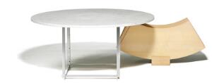 Poul Kjærholm PK-54. Cirkulært spisebord med kubeformet stel af forkromet stål. Plade af lys flintrullet marmor. Tillægsring af ahorn. 2