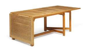Børge Mogensen Biblioteksbord. Spisebord af massiv eg med to klapper. Formgivet 1958. Udført hos snedkermester Erhard Rasmussen.