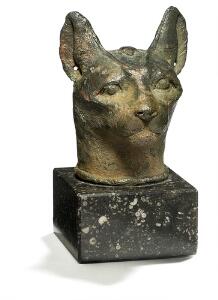Ægyptisk kattehoved af bronze. 26.-30. Dynasti, ca. 650-350 f.Kr. Hoved 6 cm.