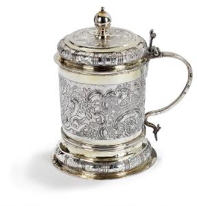 Russisk rokoko lågkrus af delvist forgyldt sølv, indvendig forgyldt. Afanasij Korytov 1761-1787, Jaroslavl bymærke, oldermandsranke. Vægt ca. 636 gr. H. 19.