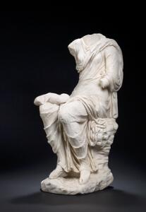 Hygiea figur af hvid græsk marmor. Romersk tid.  2. årh. H. 73 cm.  J. A. Jerichaus samling  - G. A. Sadolins samling