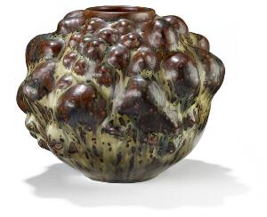 Axel Salto Vase af stentøj modelleret i spirende stil. Dekoreret med sung glasur. Sign. Salto, 20559. Kgl. P. H. 21.