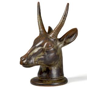 Kresten Bloch Buste af stentøj modelleret i form af Thomsons gazelle. Dekoreret med sungglasur. Sign. monogram, Kgl. P. H. 52.
