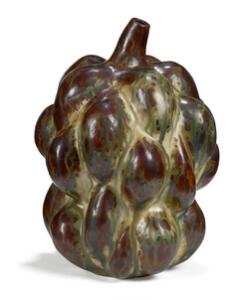 Axel Salto Frugtformet vase af stentøj modelleret med lille munding. Dekoreret med sungglasur. Sign. Salto, 20818. Kgl. P. Udført 1969-1974. H. 22.
