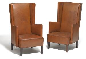 Ernst Kühn Et par højryggede Art Deco lænestole opsat på ben af mørkbejdset eg. 2