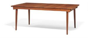 Finn Juhl Rektangulært spisebord af massiv teak med to tillægsplader, ligeledes af massiv teak. Model FD 540.
