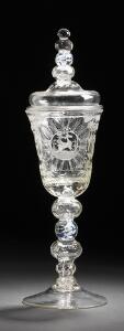 Lågpokal af klart glas, cuppa slebet med springende hjort i medaillon,  18. årh.  H. 34 cm.