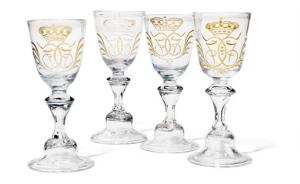 Fire tysk vinglas, Hessisk type, konisk cuppa med kronet monogram CVII for Christian VII med rester af guld. 18. årh. H. 16 cm. 4