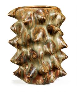 Axel Salto Vase af stentøj modelleret i spirende stil. Dekoreret med sungglasur. Sign. Salto, 20810. Kgl. P. Udført 1955. H. 24.