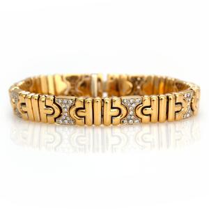 Bvlgari Diamantarmbånd af 18 kt. guld prydet med talrige brillantslebne diamanter på i alt ca. 1.15 ct. Top WesseltonVVS. Rom, ca. 2011.