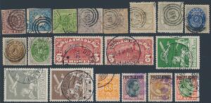 1851-1960. Ældre samling på løse sider med en del skilling incl. 2 RBS Thiele og 2 sk. 1870 LINIETAKKET lille skønhedsfejl. Fremefter tilsvarende besat