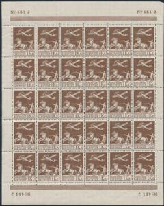 1929. Gl. Luftpost 1 kr. brun. Postfriskt helark med 30 mærker incl. variant Brud på vingen i pos. 2. Flot kvalitet. AFA 59.100