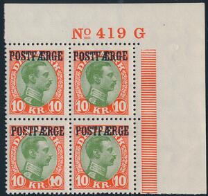 1930. Chr. X, 10 kr. rødgrøn. Postfrisk øvre marginalblok med variant pos. 19 STOR HVID PLET MELLEM 1 og 0 I HØJRE 10-TAL
