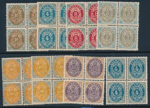 1895-1902. 3 øre - 100 øre. 16 postfriskeubrugte fireblokke i diverse udgaver. AFA ca. 25.000
