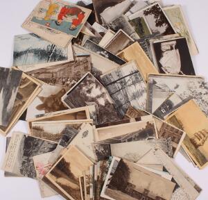 Postkort. Parti med ca. 150-200 gamle danske postkort i lille kasse, bl.a. flere sendt til SIAM m.m.