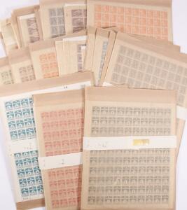 1934-1944. Parti postfriske helark incl. en del tidlige Chr. X, Bølgelinie- og Karavel-udgaver samt 19 helark Rundetårn med BOMBER