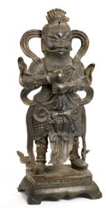 Skanda, Wei Tuo af patineret bronze stående med våben mangler og samlede hænder  - iklædt dragt. Ming 1368-1644. H. 43 cm.