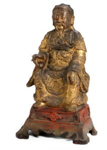 Ming Xuan Wu - nordens kejser, af forgyldt bronze siddende på trone. Kina 1368-1644. H. 41 cm. Stand af uskåret træ H. 12 cm.