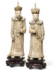 Par figurer af elfenben. Kina, 20. årh. H. 2526 cm. 2